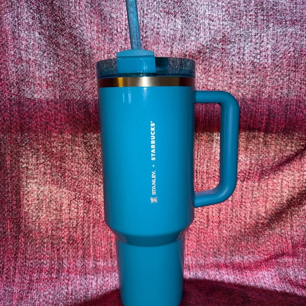 2026 Spring Stanley/Starbucks Tumbler - Picture 6 of 8